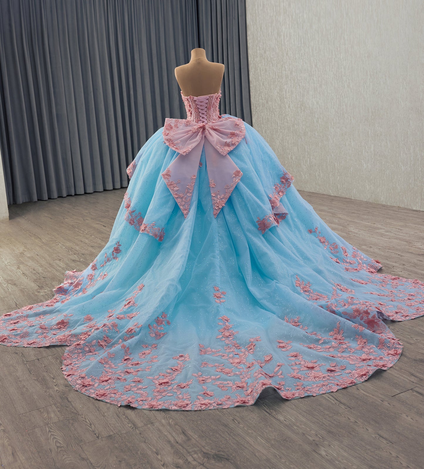 2025 New Quinceañera Ball Gowns Sweet 16 Gowns 251026
